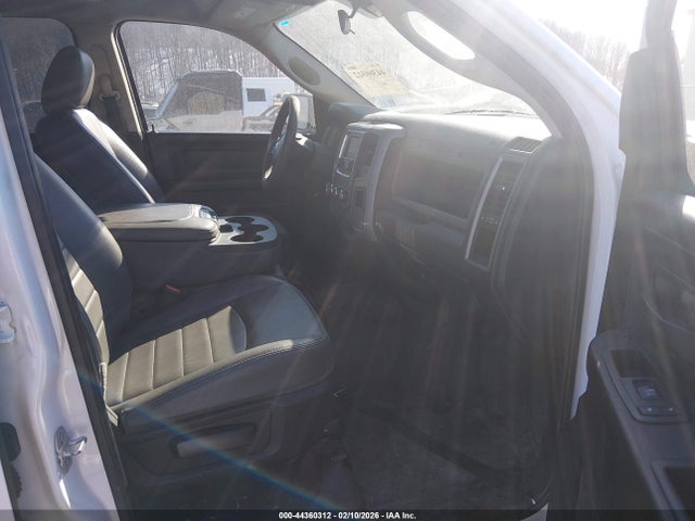 44360312 :رقم المزاد ، 1C6RR7KG9HS734692 vin ، 2017 Ram 1500 Tradesman  4x4 5'7 Box مزاد بيع