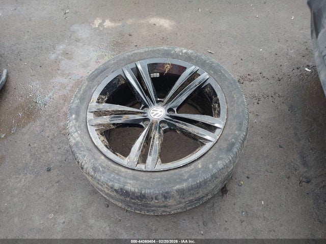 44360404 :رقم المزاد ، 3VV2B7AX5KM117579 vin ، 2019 Volkswagen Tiguan مزاد بيع