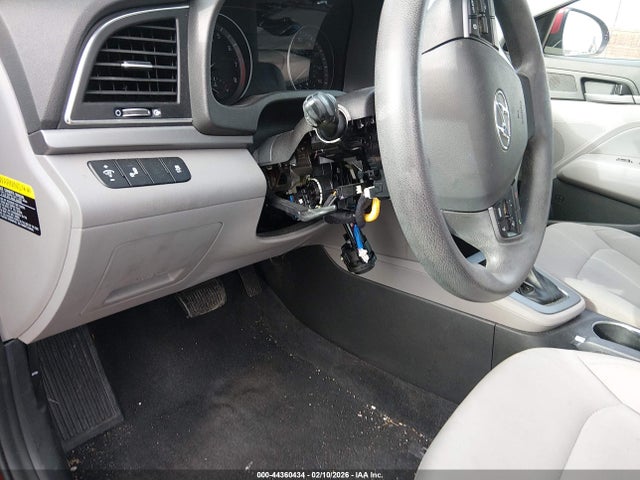 5NPD84LF3JH305109 Hyundai ELANTRA SEL