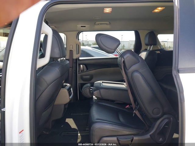 2025 Kia Carnival Mpv Lxs მანქანა იყიდება აუქციონზე, vin: KNDNB5K3XS6456981, აუქციონის ნომერი: 44360724
