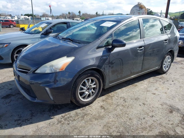 Toyota Prius V Three 2014 JTDZN3EU0E3334668 Image 2
