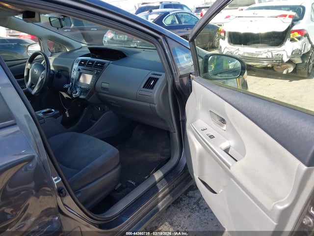 Toyota Prius V Three 2014 JTDZN3EU0E3334668 Image 5