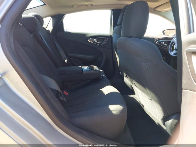 44360951 :رقم المزاد ، 1C3CCCAG3GN121477 vin ، 2016 Chrysler 200 Limited مزاد بيع