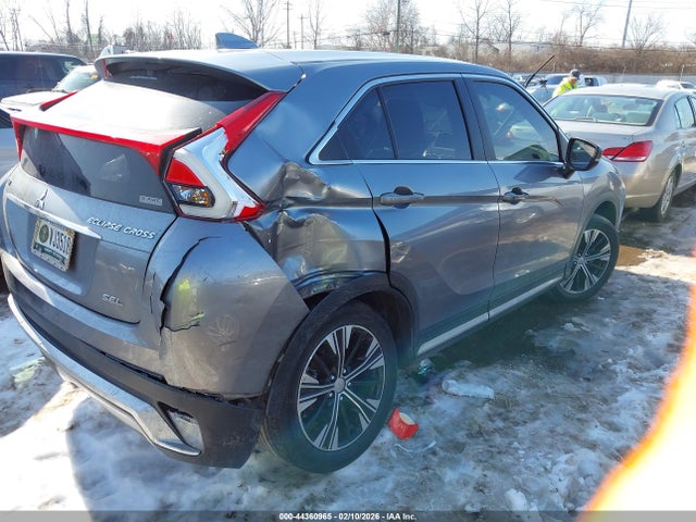 2018 MITSUBISHI ECLIPSE CROSS JA4AT5AA8JZ042326 Photo 3
