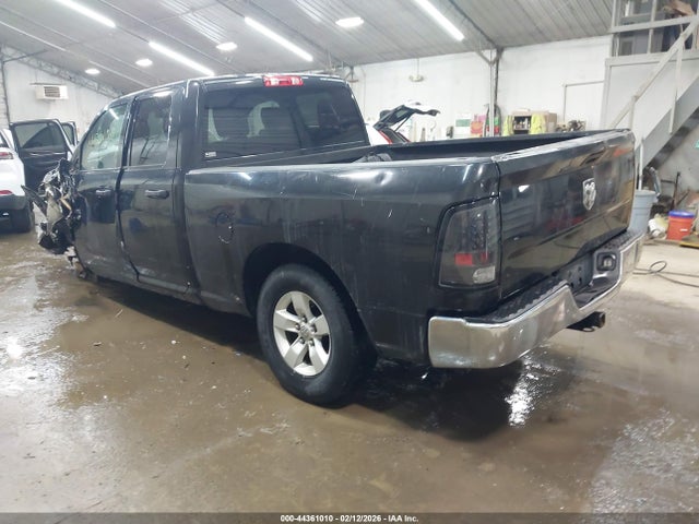 2016 RAM 1500 1C6RR7FG8GS399983 Photo 2