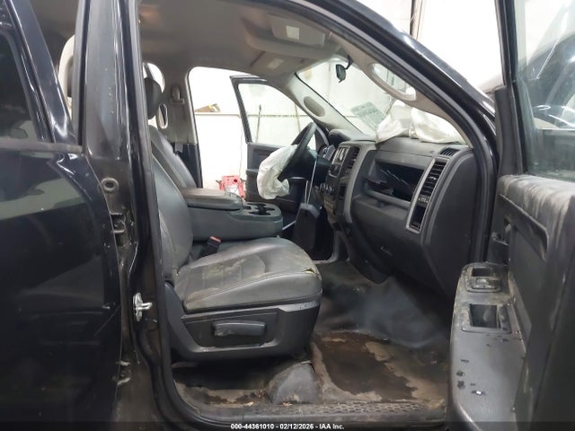 2016 RAM 1500 1C6RR7FG8GS399983 Photo 4