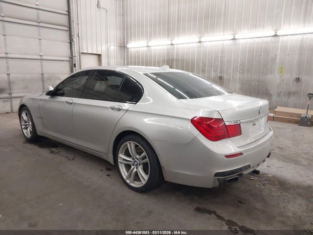 2011 BMW 750I WBAKA8C51BCY37303 Photo 2