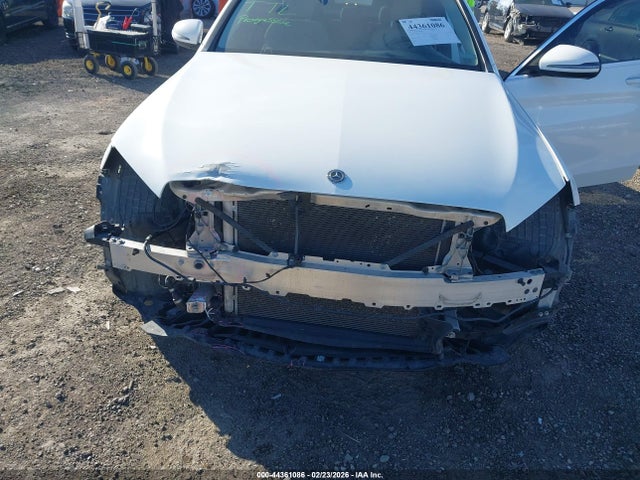 2019 Mercedes-benz C 300 4matic მანქანა იყიდება აუქციონზე, vin: 55SWF8EB8KU317819, აუქციონის ნომერი: 44361086