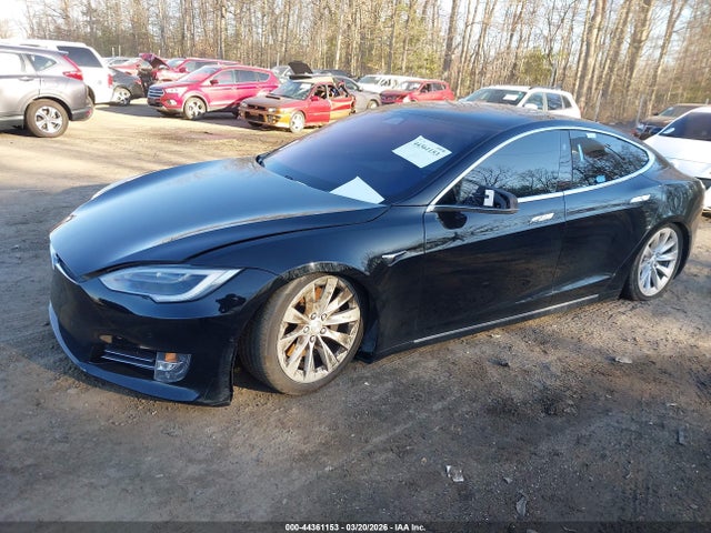 44361153 :رقم المزاد ، 5YJSA1E22JF277127 vin ، 2018 Tesla Model S مزاد بيع