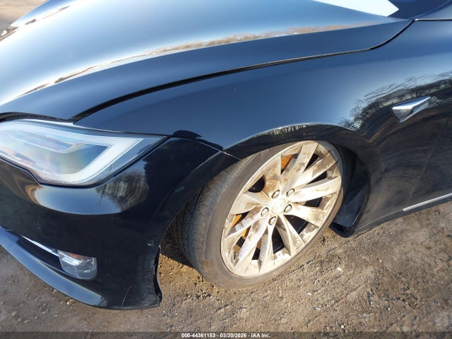 44361153 :رقم المزاد ، 5YJSA1E22JF277127 vin ، 2018 Tesla Model S مزاد بيع