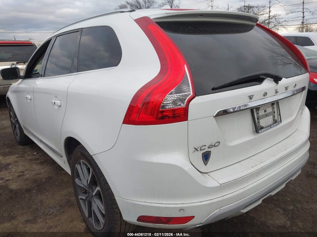 2017 VOLVO XC60 YV449MRR6H2027877 Photo 2