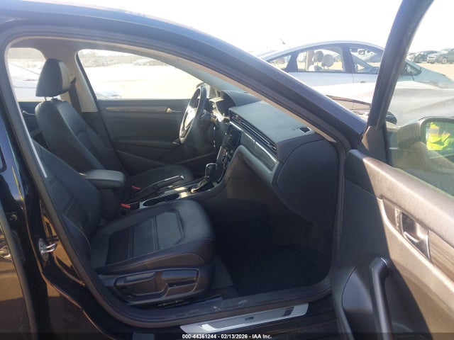 44361244 :رقم المزاد ، 1VWMA7A31LC011587 vin ، 2020 Volkswagen Passat 2.0t R-line مزاد بيع