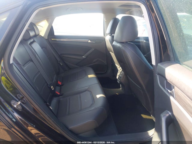 44361244 :رقم المزاد ، 1VWMA7A31LC011587 vin ، 2020 Volkswagen Passat 2.0t R-line مزاد بيع