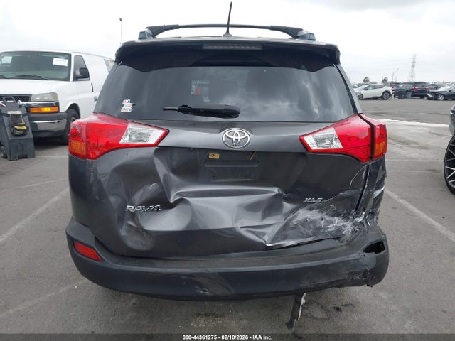 JTMWFREV3FJ028377 Toyota Rav4 Xle