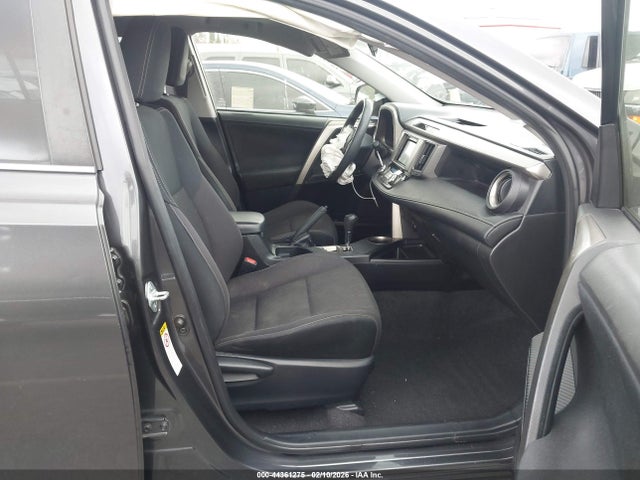 JTMWFREV3FJ028377 Toyota Rav4 Xle