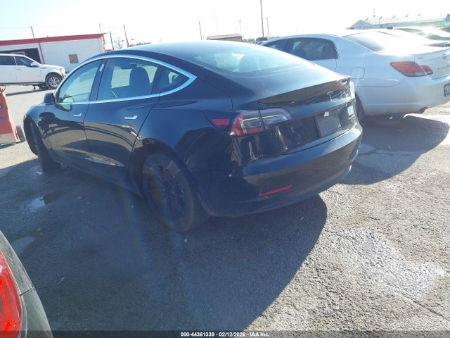 2019 TESLA MODEL 3 5YJ3E1EB1KF198980 Photo 2