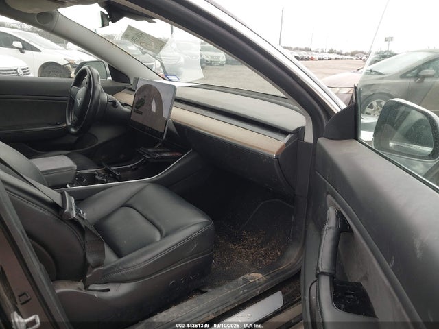 2019 TESLA MODEL 3 5YJ3E1EB1KF198980 Photo 4