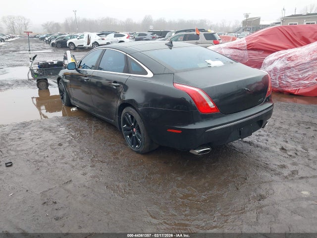 2015 JAGUAR XJ SAJWJ2GD2F8V82366 Photo 2