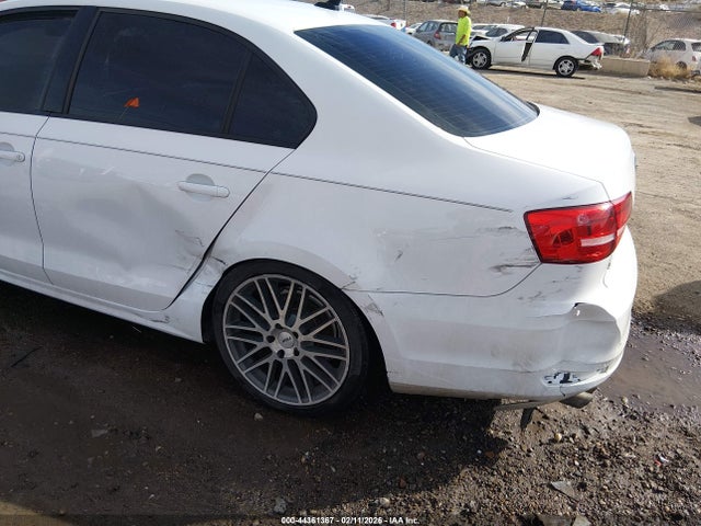 3VWD17AJ4FM237723 Volkswagen Jetta 1.8t Se