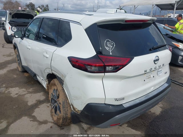 5N1AT3BA4MC721330 Nissan Rogue Sv Fwd