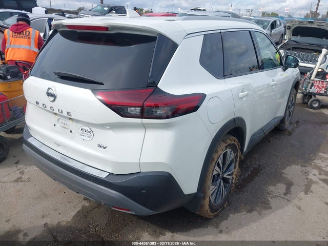 5N1AT3BA4MC721330 Nissan Rogue Sv Fwd