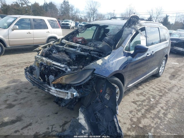 Продажа на аукционе авто 2018 Chrysler Pacifica Touring L Plus, vin: 2C4RC1EG9JR107906, номер лота: 44361603