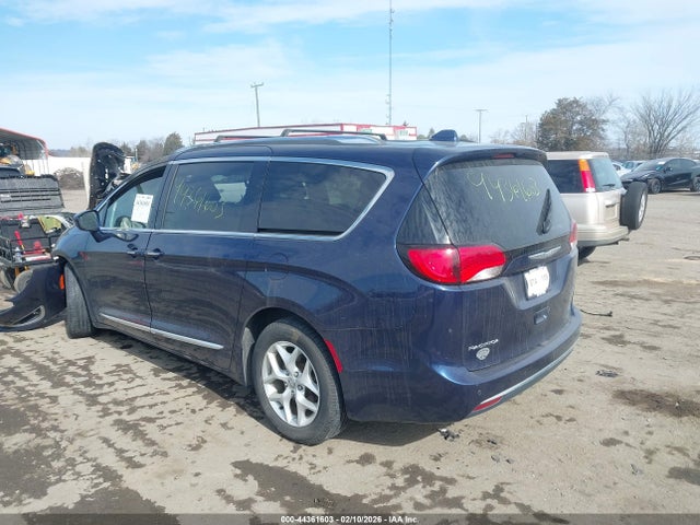 Продажа на аукционе авто 2018 Chrysler Pacifica Touring L Plus, vin: 2C4RC1EG9JR107906, номер лота: 44361603
