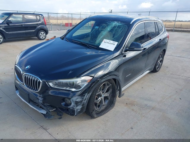 2016 BMW X1 WBXHT3C37GP881835 Photo 1