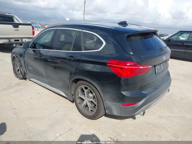 2016 BMW X1 WBXHT3C37GP881835 Photo 2