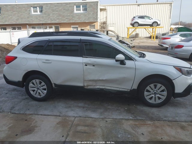 2018 Subaru Outback 2.5i Premium მანქანა იყიდება აუქციონზე, vin: 4S4BSACC0J3281386, აუქციონის ნომერი: 44361914