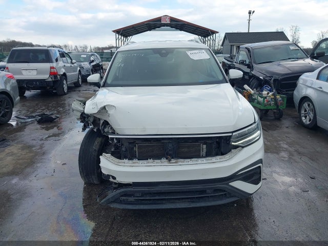2022 Volkswagen Tiguan 2.0t Se მანქანა იყიდება აუქციონზე, vin: 3VV2B7AXXNM015618, აუქციონის ნომერი: 44361924