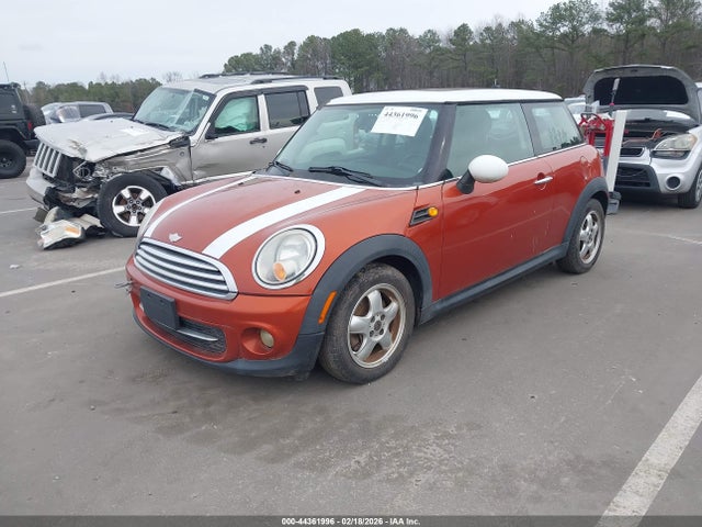 2011 MINI COOPER WMWSU3C52BT184118 Photo 1