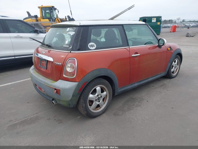 2011 MINI COOPER WMWSU3C52BT184118 Photo 3