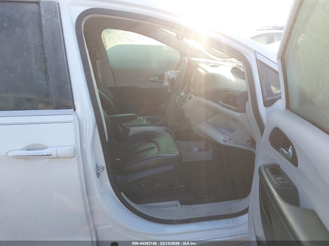 44362148 :رقم المزاد ، 2C4RC1GG3JR228833 vin ، 2018 Chrysler Pacifica Limited مزاد بيع