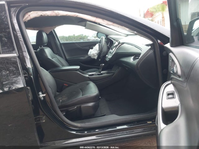1G1ZD5ST9LF134001 Chevrolet Malibu Fwd Lt