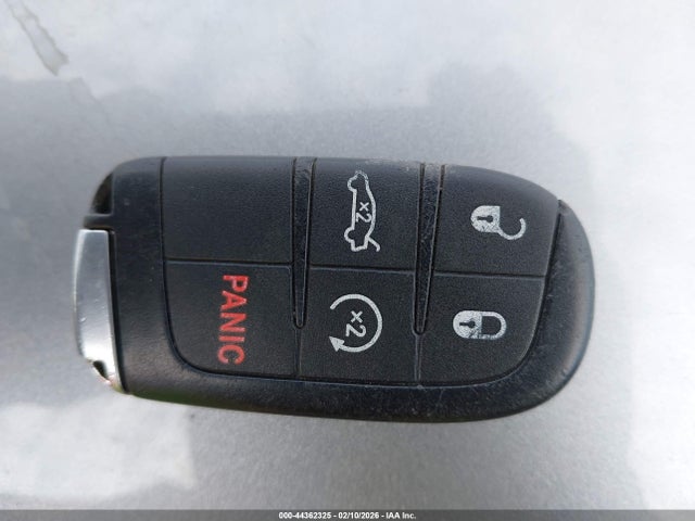 Продажа на аукционе авто 2015 Chrysler 200 C, vin: 1C3CCCCB1FN542727, номер лота: 44362325