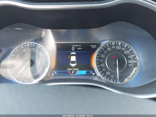 Продажа на аукционе авто 2015 Chrysler 200 C, vin: 1C3CCCCB1FN542727, номер лота: 44362325