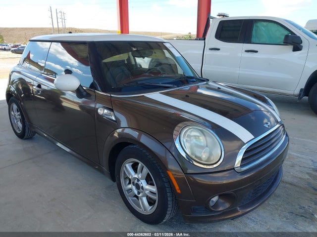 2011 MINI COOPER WMWSU3C59BT097042