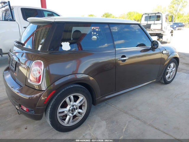 2011 MINI COOPER WMWSU3C59BT097042 Photo 3