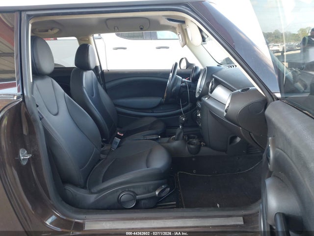 2011 MINI COOPER WMWSU3C59BT097042 Photo 4