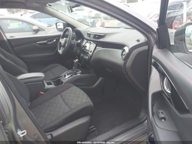 JN1BJ1CP9HW033790 Nissan Rogue Sport Sv