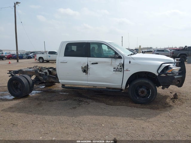 44362990 :رقم المزاد ، 3C63R3HL9JG276927 vin ، 2018 Ram 3500 Slt  4x4 8' Box مزاد بيع