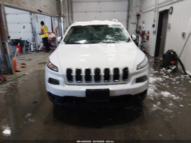 1C4PJMCS6HW570576 Jeep Cherokee Latitude 4x4