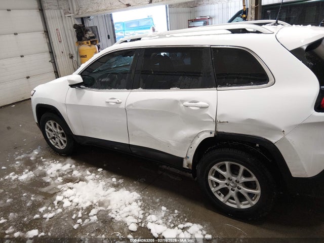 1C4PJMCS6HW570576 Jeep Cherokee Latitude 4x4