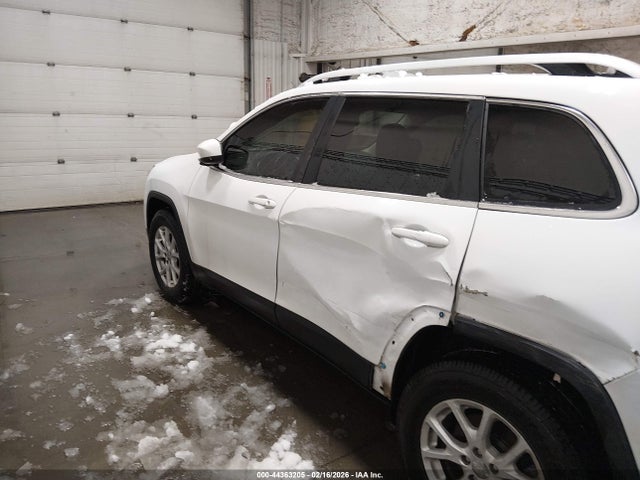1C4PJMCS6HW570576 Jeep Cherokee Latitude 4x4