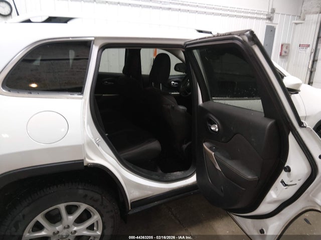 1C4PJMCS6HW570576 Jeep Cherokee Latitude 4x4