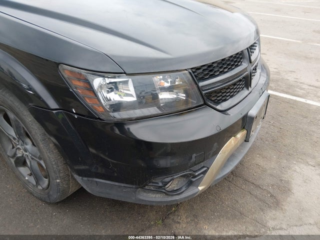 3C4PDDGGXJT387108 Dodge Journey Crossroad Awd