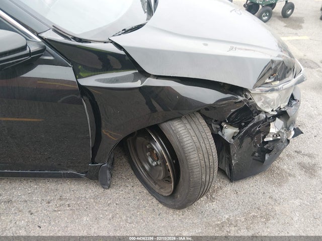 Honda Civic Lx 2018 2HGFC2F50JH539992 Image 17