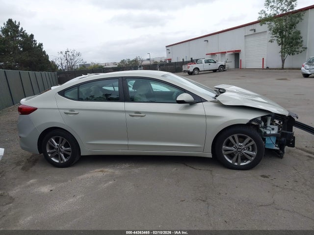 KMHD84LF2HU409067 Hyundai ELANTRA SE