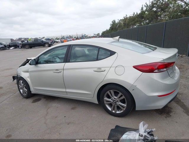 KMHD84LF2HU409067 Hyundai ELANTRA SE